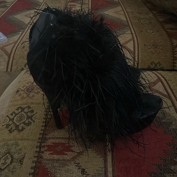 Feather Privileged Heels! - Picture 2 of 3